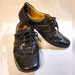 Naturalizer Genuine Leather shoes for women Size 8M.